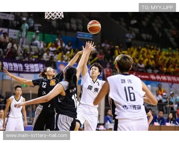 女篮孙丽遭垫脚重伤队友怒批WCBA处理不当引发广泛关注